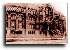 picture of 1890 old red building in Galveston