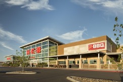 New HEB store with glass wall in front
