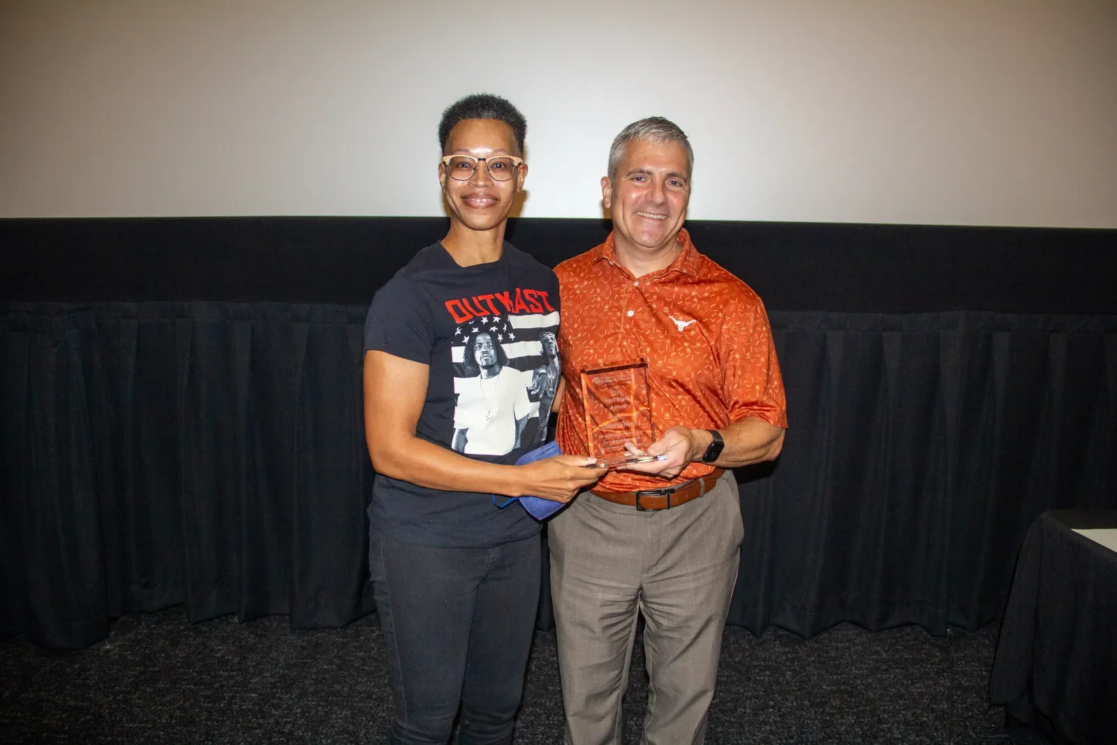 LaKesha Henry receiving an award from the Dean.