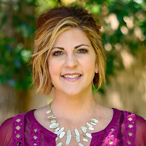 Jennifer Bosworth headshot photo